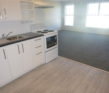 CENTRAL PETONE STUDIO APARTMENT - Photo 2