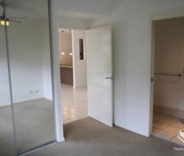 Stylish Two-Bedroom Apartment in Prime Bowen Hills Location - Photo 1