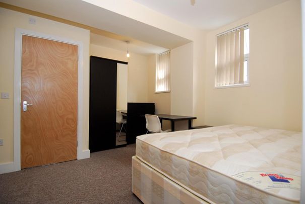 Woodland Terrace, Flat 2, Plymouth - Photo 1