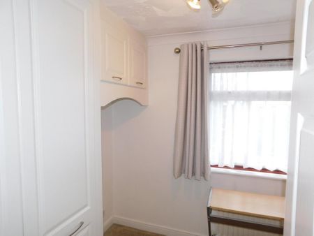 3 bedroom semi-detached house to rent - Photo 3