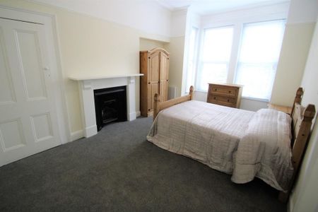 1 bedroom in a house share to rent - Photo 2