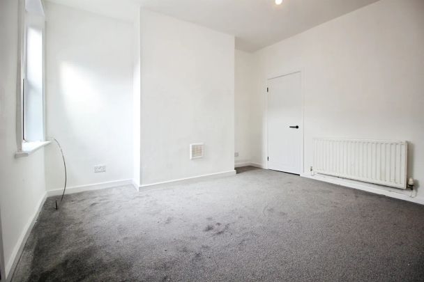 Hugh Street, CASTLEFORD - Photo 1