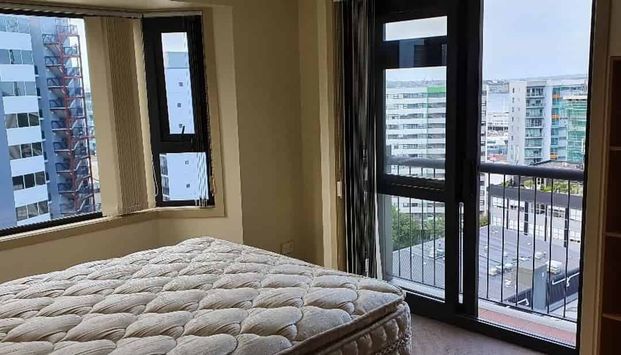 Apartment with city view - Photo 1