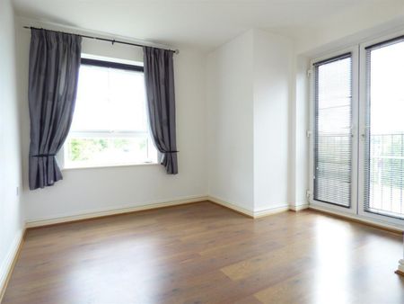 2 bedroom Flat To Let - Photo 2