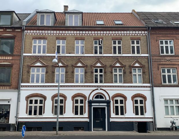 2 værelses lejlighed på 66m2 med altan - Photo 1