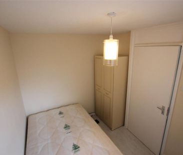 5 bedroom end of terrace house to rent - Photo 5