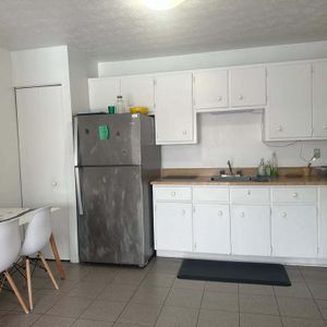 | BEAU 3 1/2 AVEC ESPACE BUREAU | - Photo 2