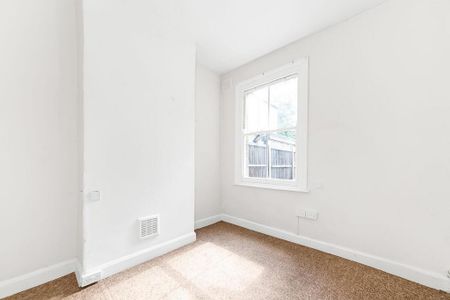 1 bedroom ground floor flat to rent - Photo 2