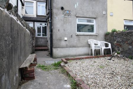 5 Bed House To Let On Malefant Street, Cathays - Photo 5