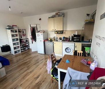 Studio to rent - Photo 3