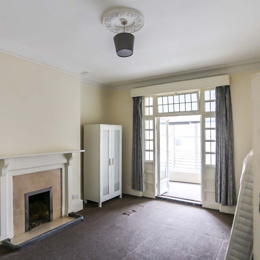 BILLS INCLUDED – Bainbrigge Road, Headingley, Leeds, LS6 - Photo 1