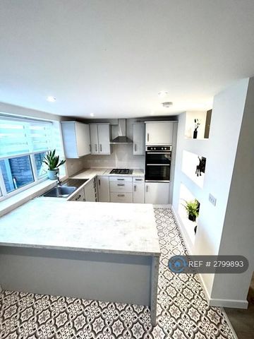 3 bedroom terraced house to rent - Photo 2