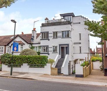 A well presented three bedroom maisonette with roof terrace - Photo 4