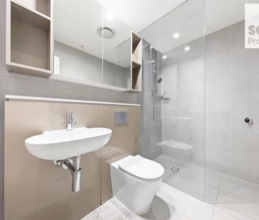 Large Private Courtyard - Photo 4