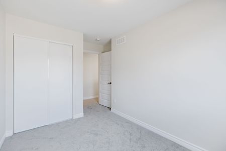 For Lease - 329 Cantering Drive, Stittsville - Munster - Richmond, Ontario - Photo 5