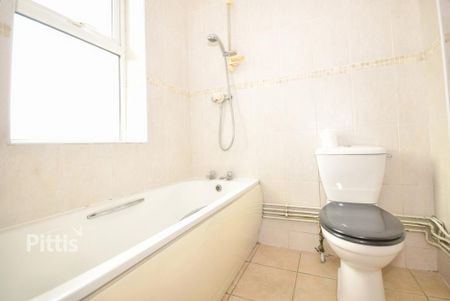 3 bedroom semi-detached house to rent - Photo 3