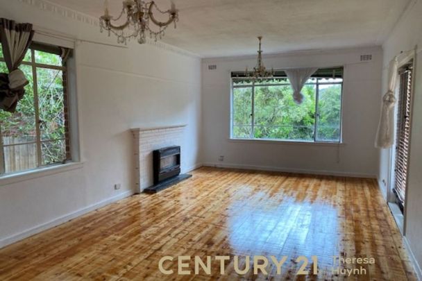 For Rent Beautiful House in Strategic Location - Photo 1