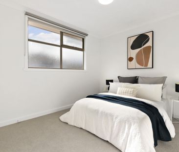 Cozy 3-Bedroom Home with Modern Amenities in Epping - Photo 3