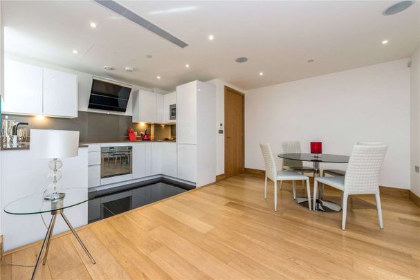 An immaculately presented two bedroom apartment located just off Fleet Street. - Photo 1