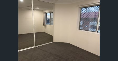 Updated unit - lots of natural light - views towards the city - Photo 2