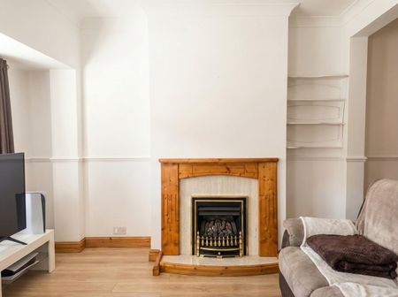 Room in a Shared House, Stokes Road, E6 - Photo 2