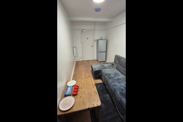 Room in a Shared Flat, Birmingham, B12 - Photo 1