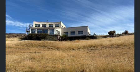 Oceanfront Masterpiece – Luxury Executive Living on 7 Acres - Photo 2