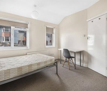 4 bedroom terraced house to rent - Photo 5