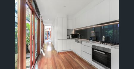 Stunning 3 Bedroom Terrace with Home Office - Photo 5