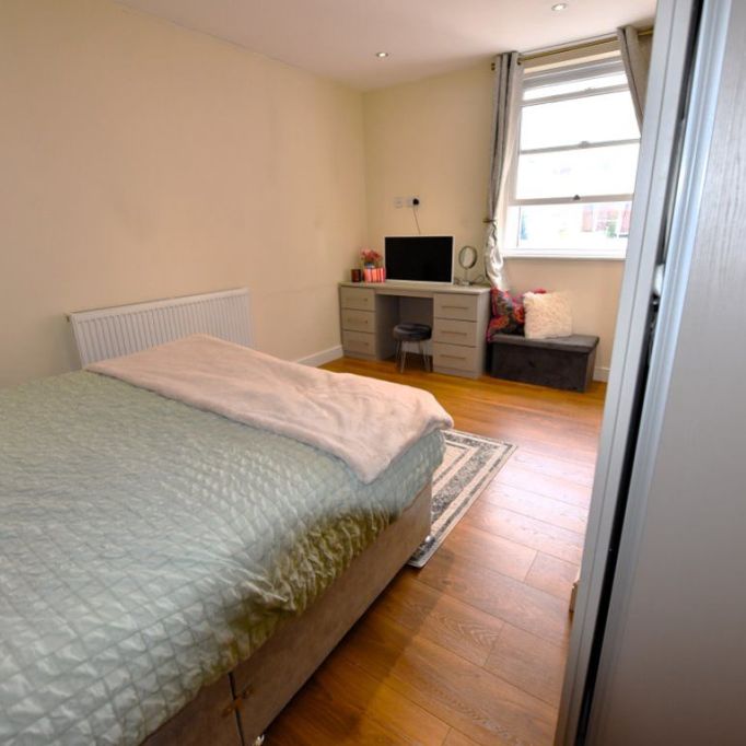 3 bedroom Flat in Flat 3, Leeds - Photo 1