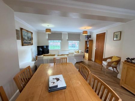 3 bedroom semi-detached house to rent - Photo 3
