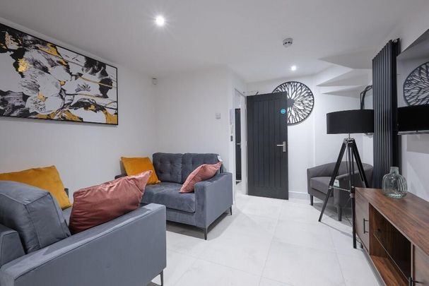 6 bedroom house to rent - Photo 1