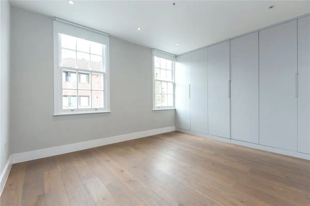 3 bedroom house in London - Photo 1