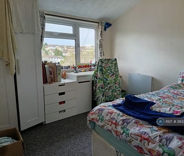3 bedroom flat to rent - Photo 2