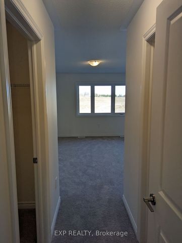 Townhouse For Lease | S8144856 - Photo 2