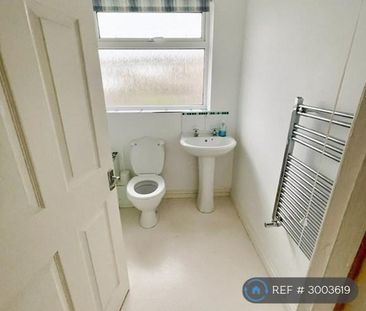3 bedroom terraced house to rent - Photo 4