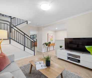 Generous Interiors, Thoughtful Design, Perfectly Positioned - Photo 4