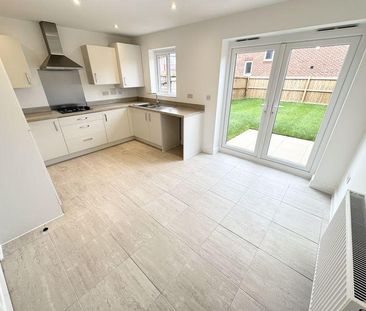 3 bedroom semi-detached house to rent - Photo 6