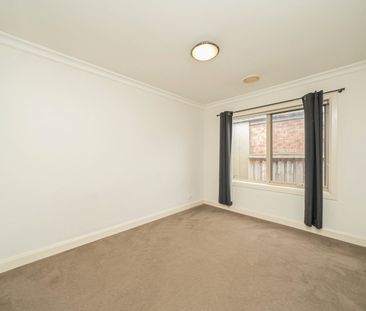 Contemporary Family Home in the Heart of Berwick - Available now - Photo 6