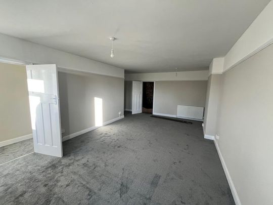 3 bedroom flat to rent - Photo 1