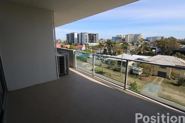 Contemporary & functional 2 Bedroom 2 Bathroom Chermside Apartment - Photo 1