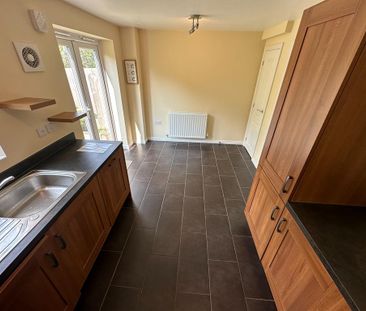 3 bedroom semi-detached house to rent - Photo 6