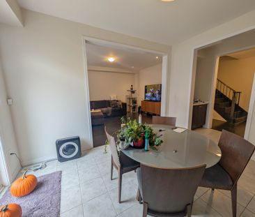 Gorgeous 4 Bedroom Fully Detached Home in Haldimand! - Photo 1