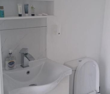 Flat to rent - Photo 2