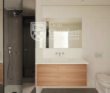 Exceptional 3-bedroom apartment for rent on Calle de Atocha - Photo 1