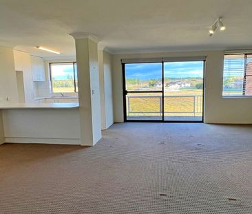 TWO BEDROOM APARTMENT CLOSE TO THE BEACH - Photo 2