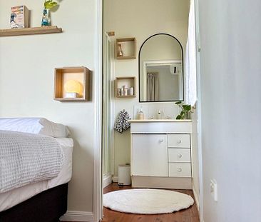 Luxurious Coastal Retreat with Breathtaking Views | Furnished! - Photo 4