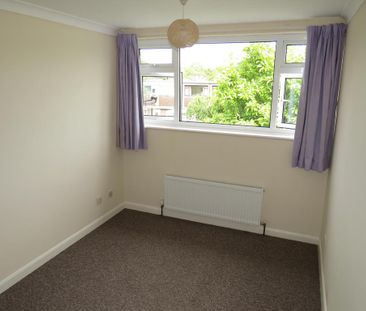 4 bedroom semi-detached house to rent - Photo 3