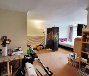 Harris Close - Photo 2
