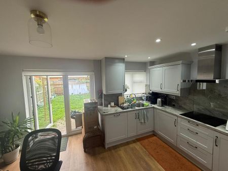 1 bedroom in a house share to rent - Photo 4